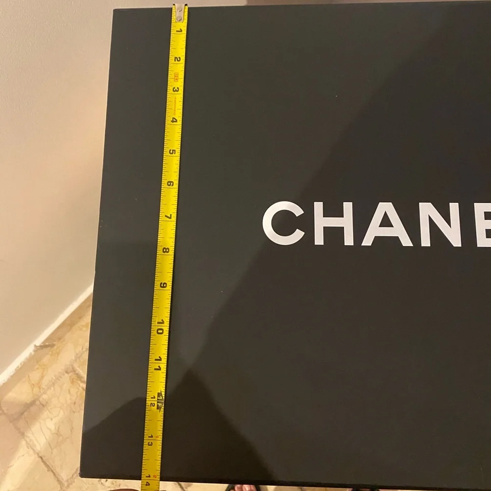 CHANEL authentic magnetic